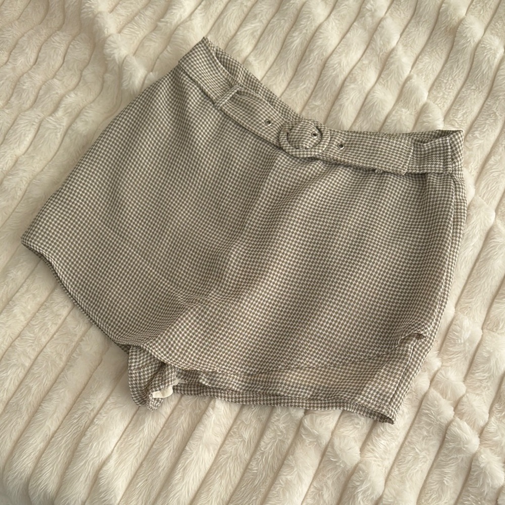 LuLu’s Checkered High-Waisted Skort with Belt